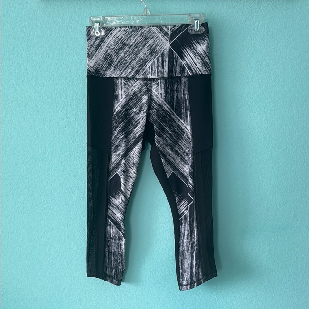 Lululemon Black and White Capri Leggings